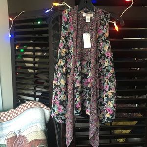 Zoe & Rose (band of gypsies) cover-up paisleys floral top w/tie & lace in back